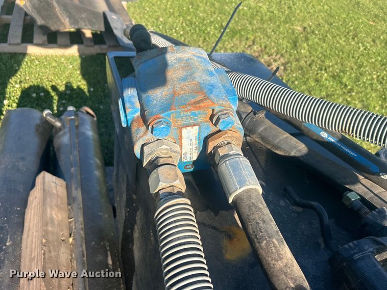 image for item DO1125 2006 Galbreath  U75-OR-174 roll-off bed