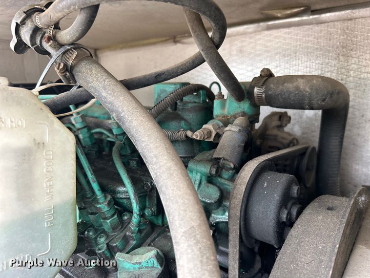 image for item DO1158 1999 Freightliner  MT45 delivery truck