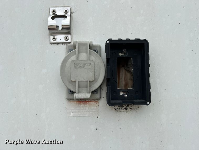 image for item DO1158 1999 Freightliner  MT45 delivery truck