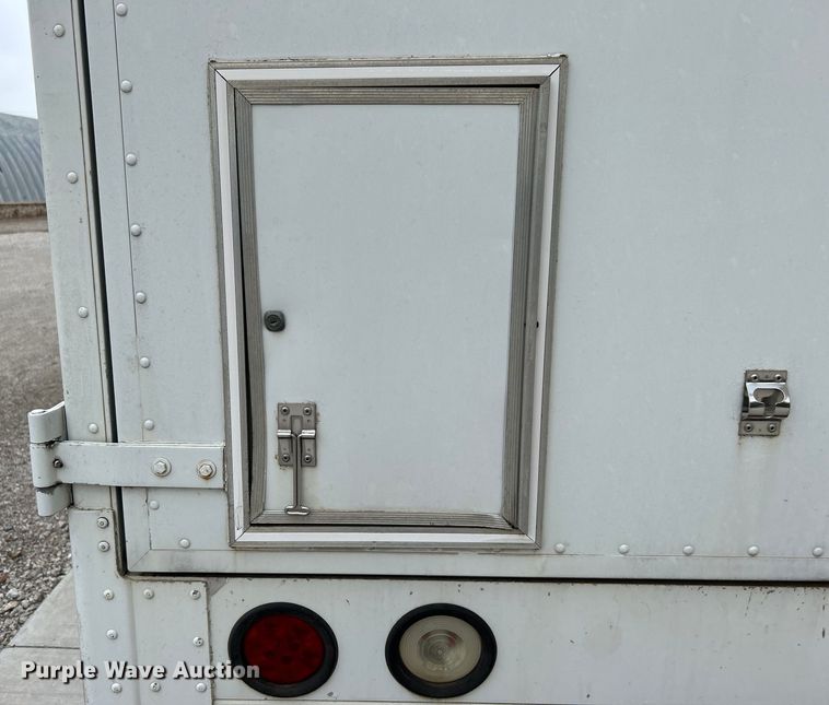 image for item DO1158 1999 Freightliner  MT45 delivery truck