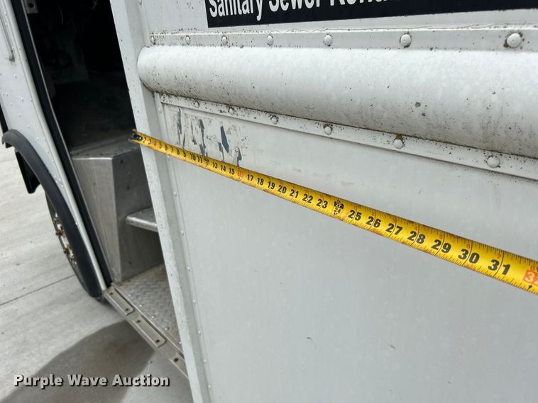 image for item DO1158 1999 Freightliner  MT45 delivery truck