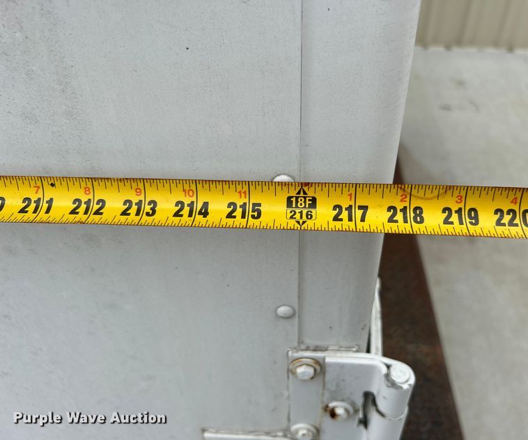 image for item DO1158 1999 Freightliner  MT45 delivery truck