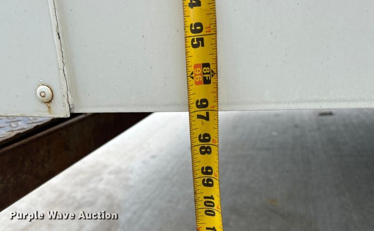 image for item DO1158 1999 Freightliner  MT45 delivery truck