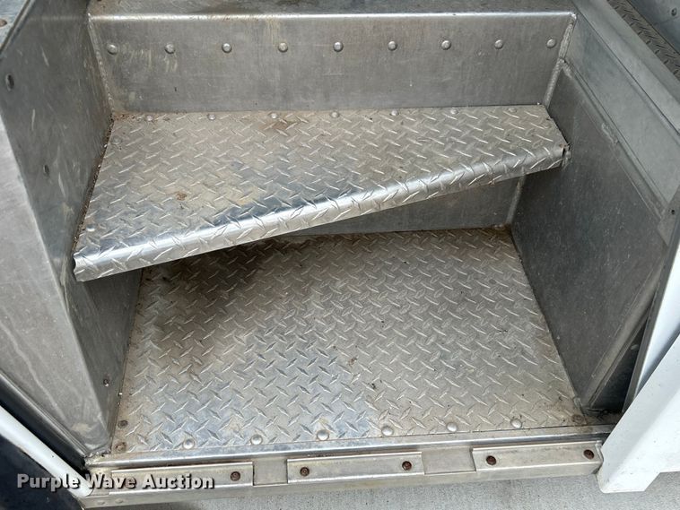 image for item DO1158 1999 Freightliner  MT45 delivery truck