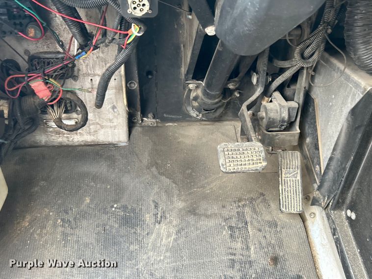 image for item DO1158 1999 Freightliner  MT45 delivery truck