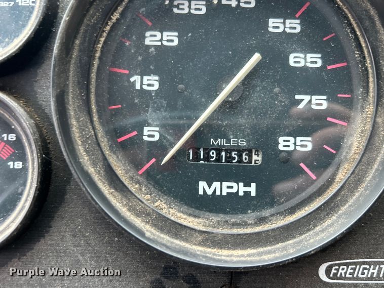 image for item DO1158 1999 Freightliner  MT45 delivery truck