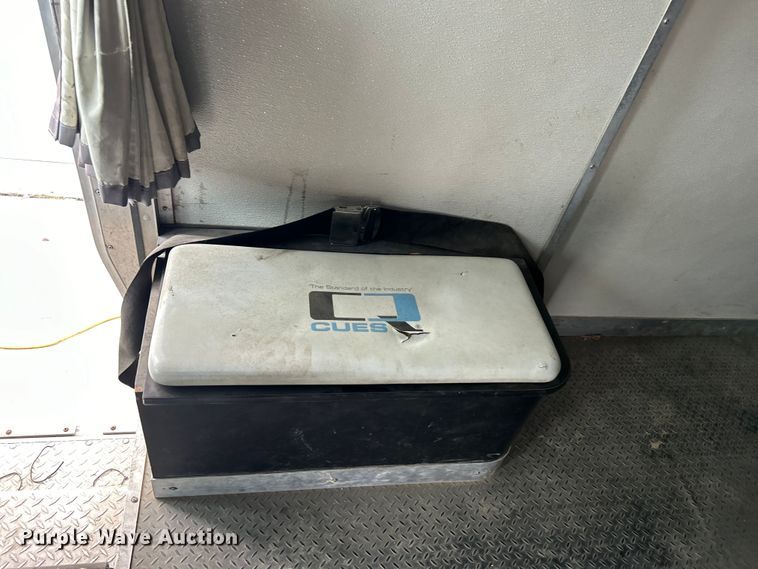 image for item DO1158 1999 Freightliner  MT45 delivery truck