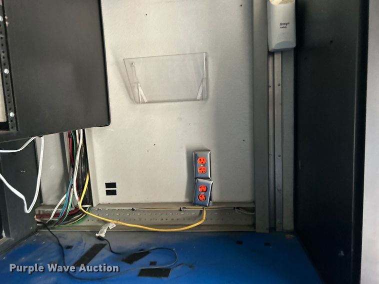 image for item DO1158 1999 Freightliner  MT45 delivery truck