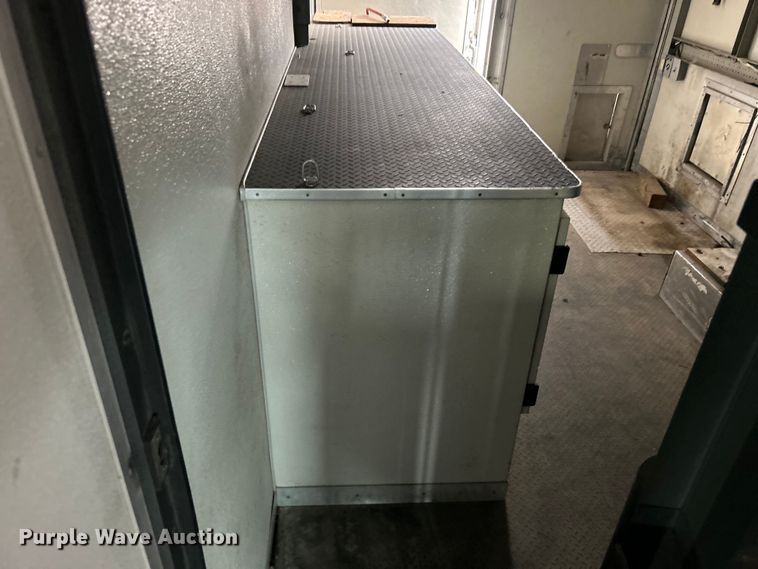 image for item DO1158 1999 Freightliner  MT45 delivery truck