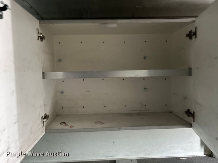 image for item DO1158 1999 Freightliner  MT45 delivery truck