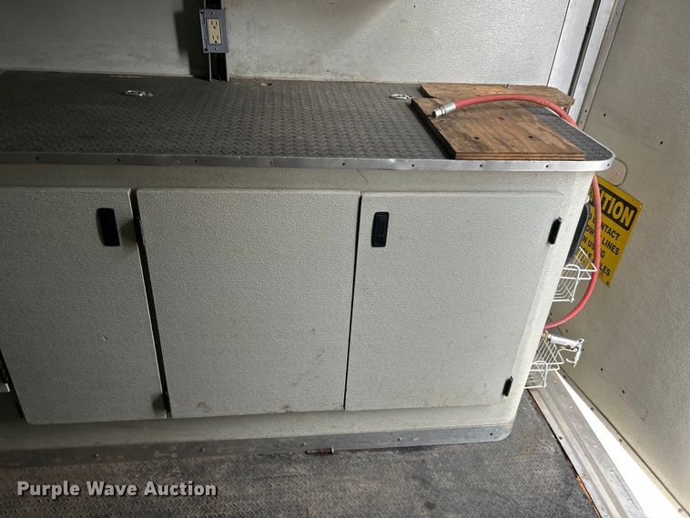 image for item DO1158 1999 Freightliner  MT45 delivery truck