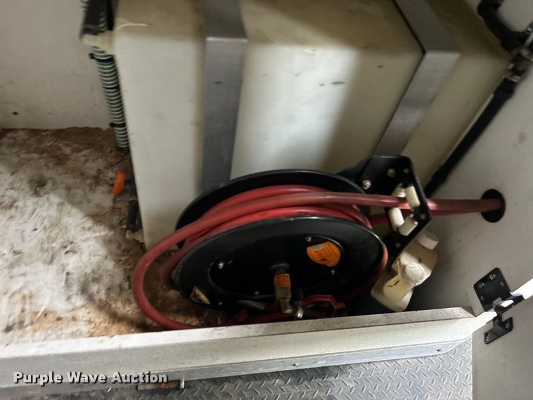 image for item DO1158 1999 Freightliner  MT45 delivery truck