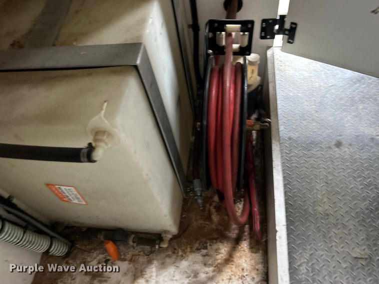 image for item DO1158 1999 Freightliner  MT45 delivery truck