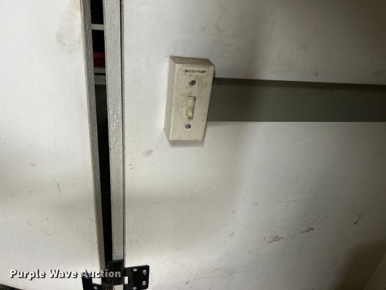 image for item DO1158 1999 Freightliner  MT45 delivery truck