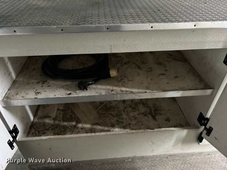 image for item DO1158 1999 Freightliner  MT45 delivery truck