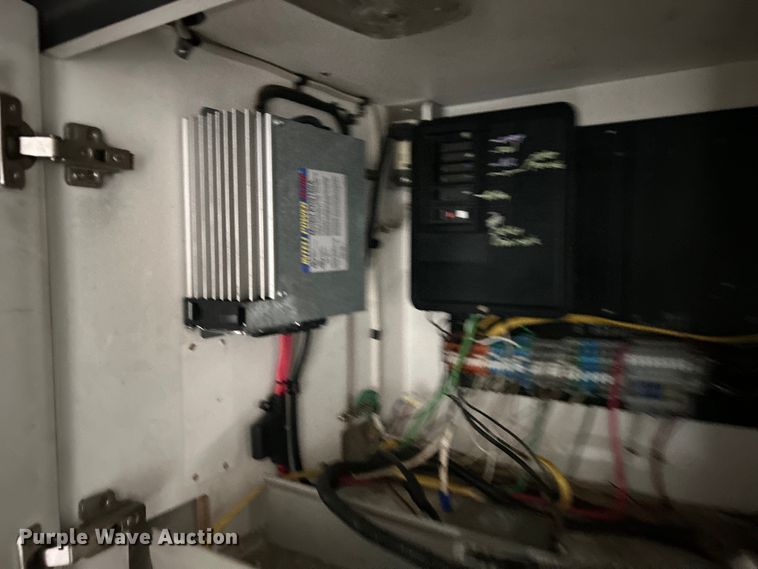 image for item DO1158 1999 Freightliner  MT45 delivery truck