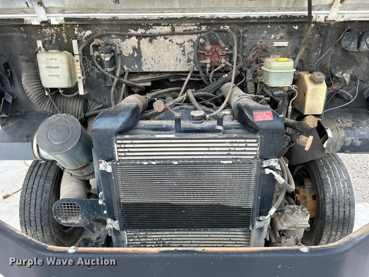 image for item DO1158 1999 Freightliner  MT45 delivery truck