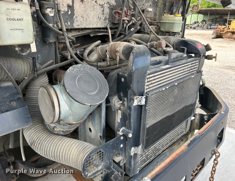 image for item DO1158 1999 Freightliner  MT45 delivery truck