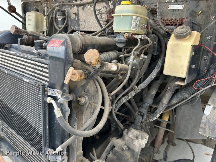 image for item DO1158 1999 Freightliner  MT45 delivery truck