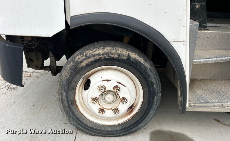 image for item DO1158 1999 Freightliner  MT45 delivery truck