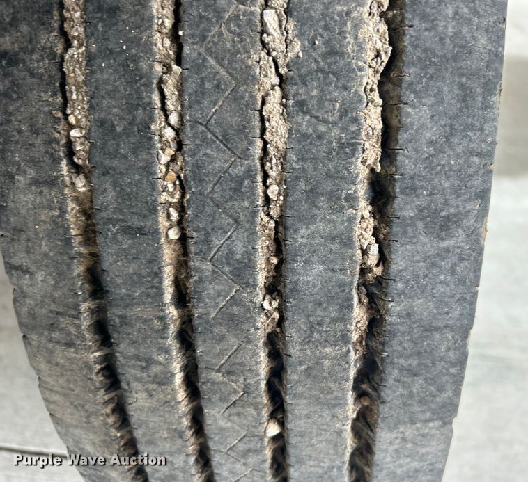 image for item DO1158 1999 Freightliner  MT45 delivery truck