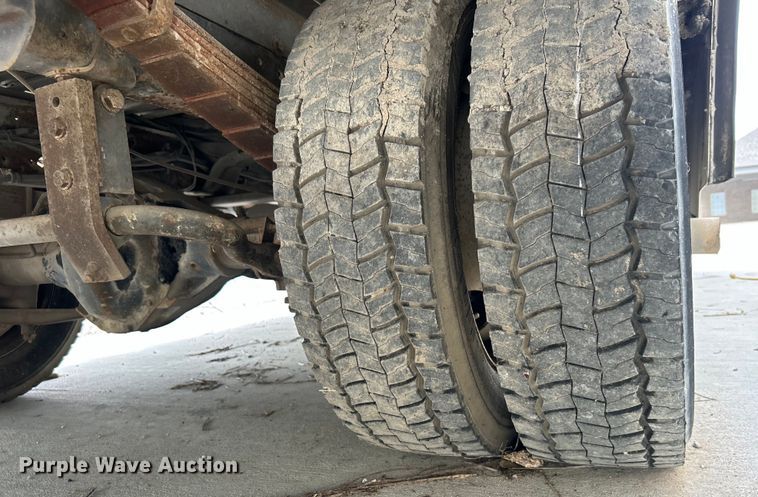 image for item DO1158 1999 Freightliner  MT45 delivery truck