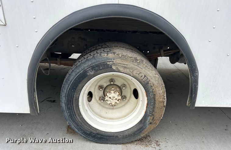 image for item DO1158 1999 Freightliner  MT45 delivery truck