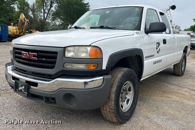 image for item DO6468 2005 GMC Sierra 2500HD Ext. Cab pickup truck