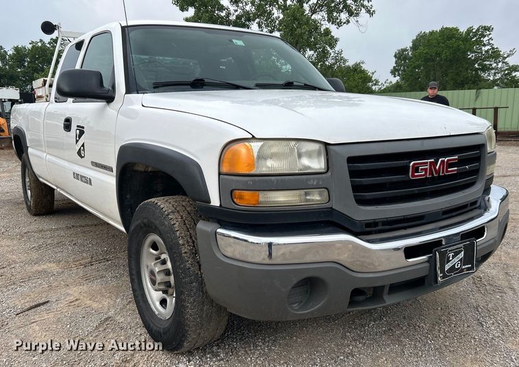 image for item DO6468 2005 GMC Sierra 2500HD Ext. Cab pickup truck