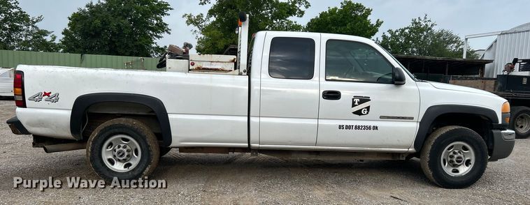 image for item DO6468 2005 GMC Sierra 2500HD Ext. Cab pickup truck