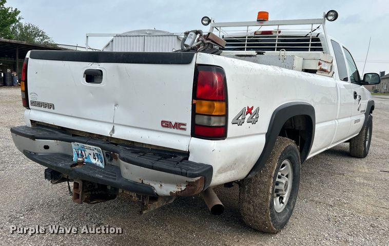 image for item DO6468 2005 GMC Sierra 2500HD Ext. Cab pickup truck