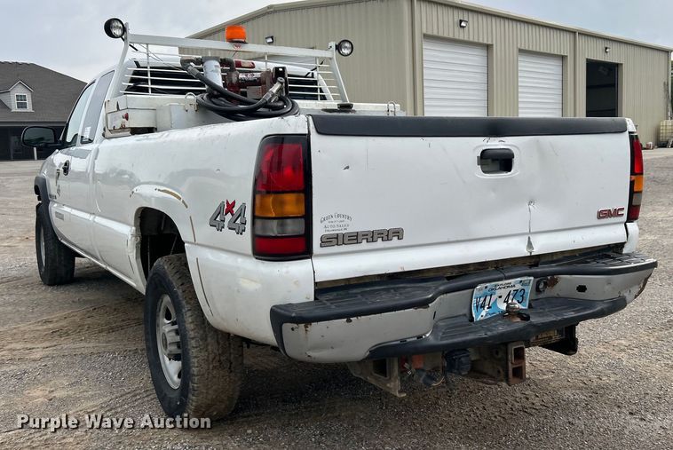 image for item DO6468 2005 GMC Sierra 2500HD Ext. Cab pickup truck