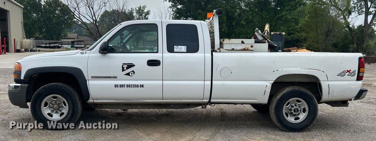 image for item DO6468 2005 GMC Sierra 2500HD Ext. Cab pickup truck