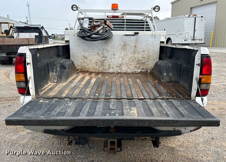 image for item DO6468 2005 GMC Sierra 2500HD Ext. Cab pickup truck