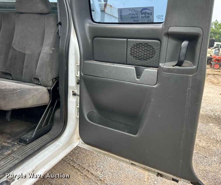 image for item DO6468 2005 GMC Sierra 2500HD Ext. Cab pickup truck
