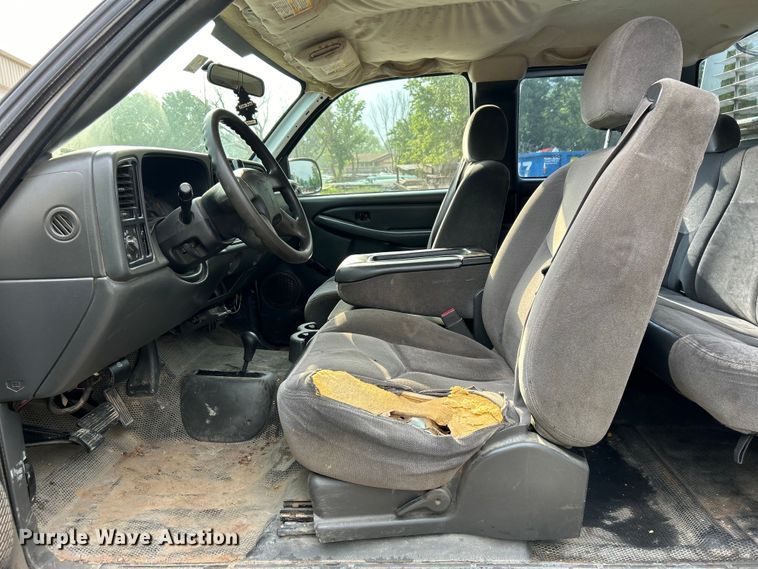image for item DO6468 2005 GMC Sierra 2500HD Ext. Cab pickup truck