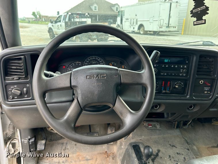 image for item DO6468 2005 GMC Sierra 2500HD Ext. Cab pickup truck