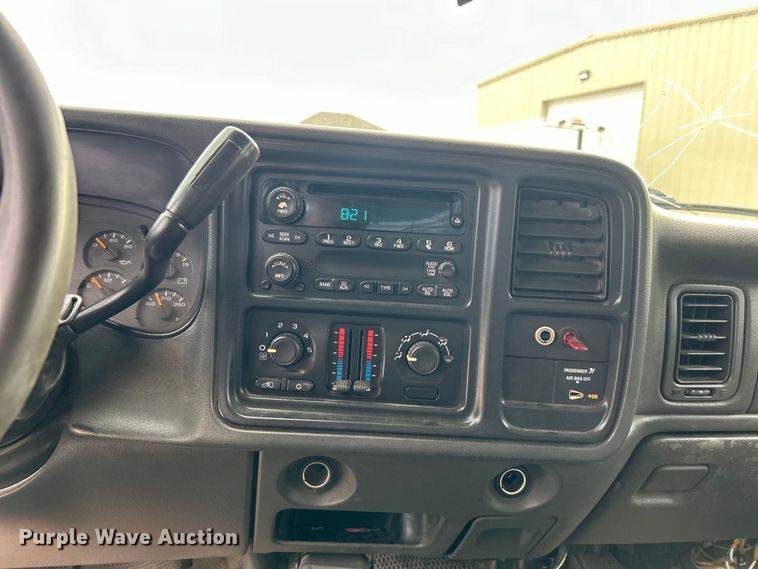 image for item DO6468 2005 GMC Sierra 2500HD Ext. Cab pickup truck