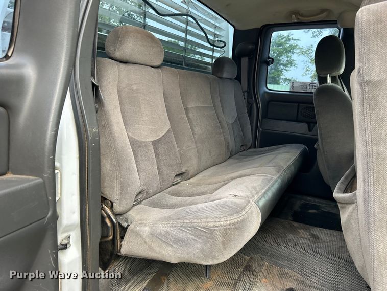 image for item DO6468 2005 GMC Sierra 2500HD Ext. Cab pickup truck