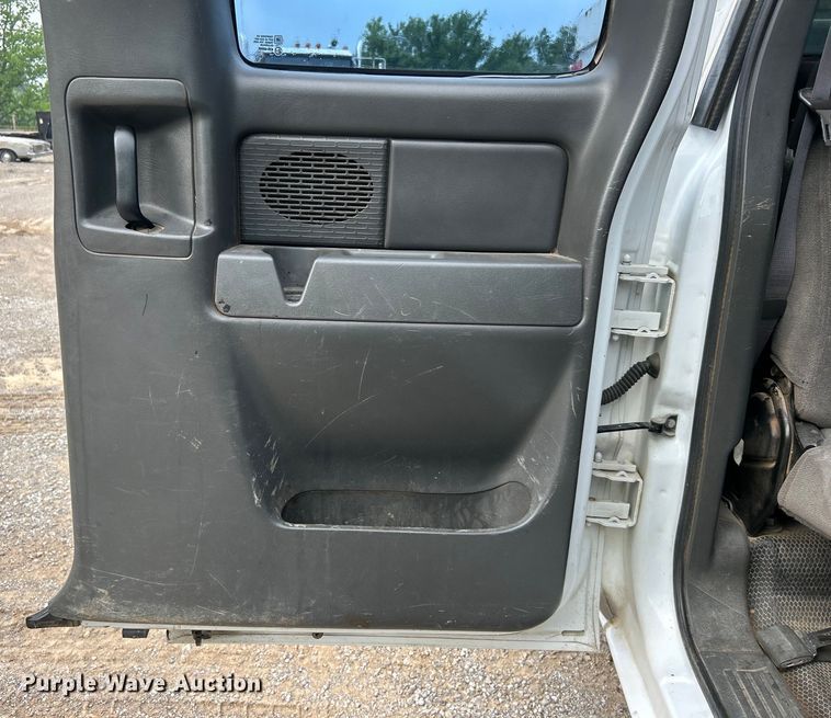 image for item DO6468 2005 GMC Sierra 2500HD Ext. Cab pickup truck