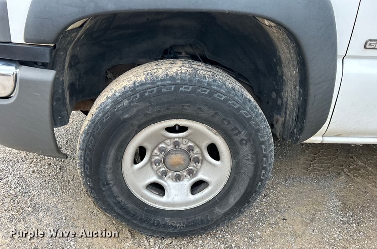 image for item DO6468 2005 GMC Sierra 2500HD Ext. Cab pickup truck