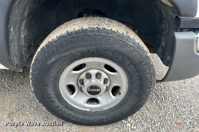 image for item DO6468 2005 GMC Sierra 2500HD Ext. Cab pickup truck