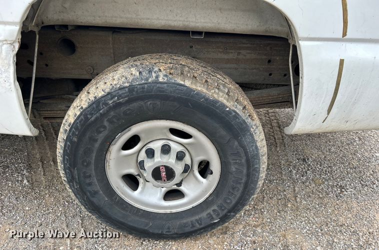 image for item DO6468 2005 GMC Sierra 2500HD Ext. Cab pickup truck