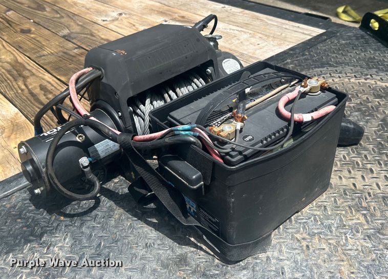 image for item DO6480 2021 Diamond C tilt deck equipment trailer