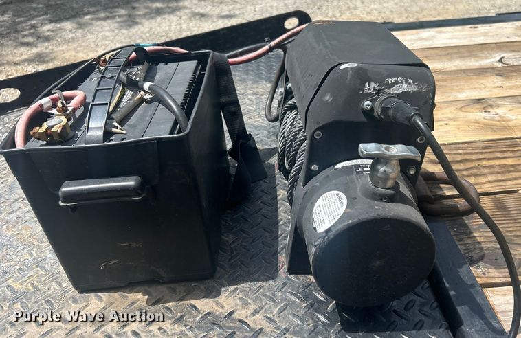 image for item DO6480 2021 Diamond C tilt deck equipment trailer