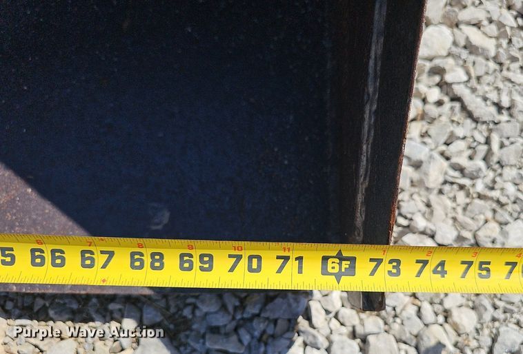 image for item DP0840 Skid steer bucket