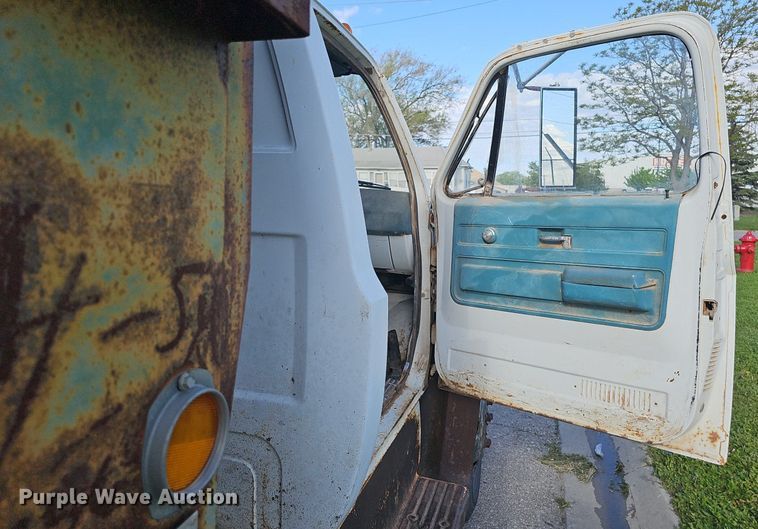 image for item DP0847 1974 GMC 6000 dump truck