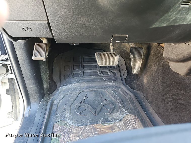 image for item DP0853 2015 Dodge Ram 2500HD Crew Cab flatbed pickup truck