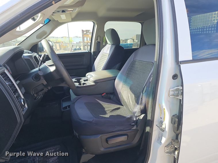 image for item DP0853 2015 Dodge Ram 2500HD Crew Cab flatbed pickup truck