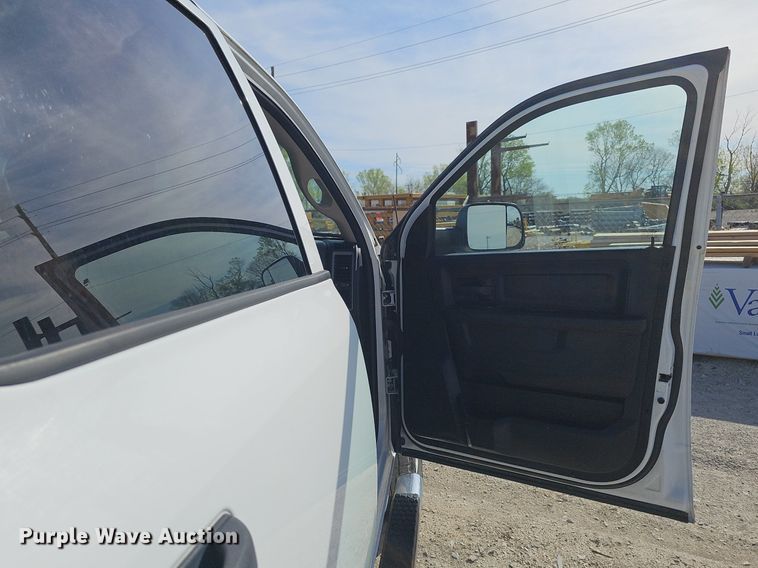 image for item DP0853 2015 Dodge Ram 2500HD Crew Cab flatbed pickup truck